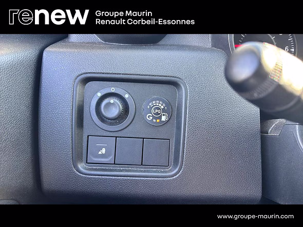 DACIA Duster 1.0 ECO-G 100ch 15 ans 4x2 - E6U - Miniature 19