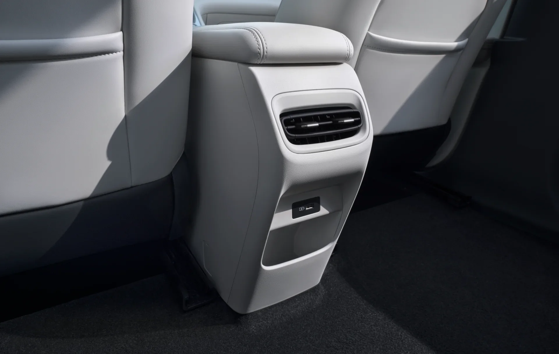 GEELY E2 intérieur 4